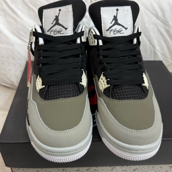 NEW!! 🔥🔥🔥Jordan 4 retro Black Grey and White Sneakers. - Picture 8 of 10